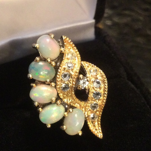 Fabulous Natural Fiery Opals & Topaz Ring - Picture 3 of 7
